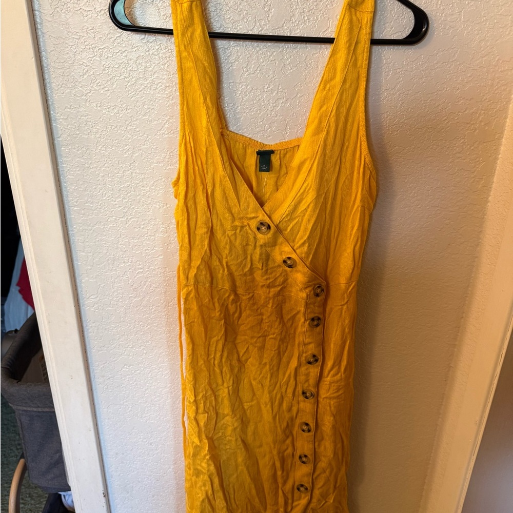 **NWT** size M yellow sleeveless Wild Fable dress with button details